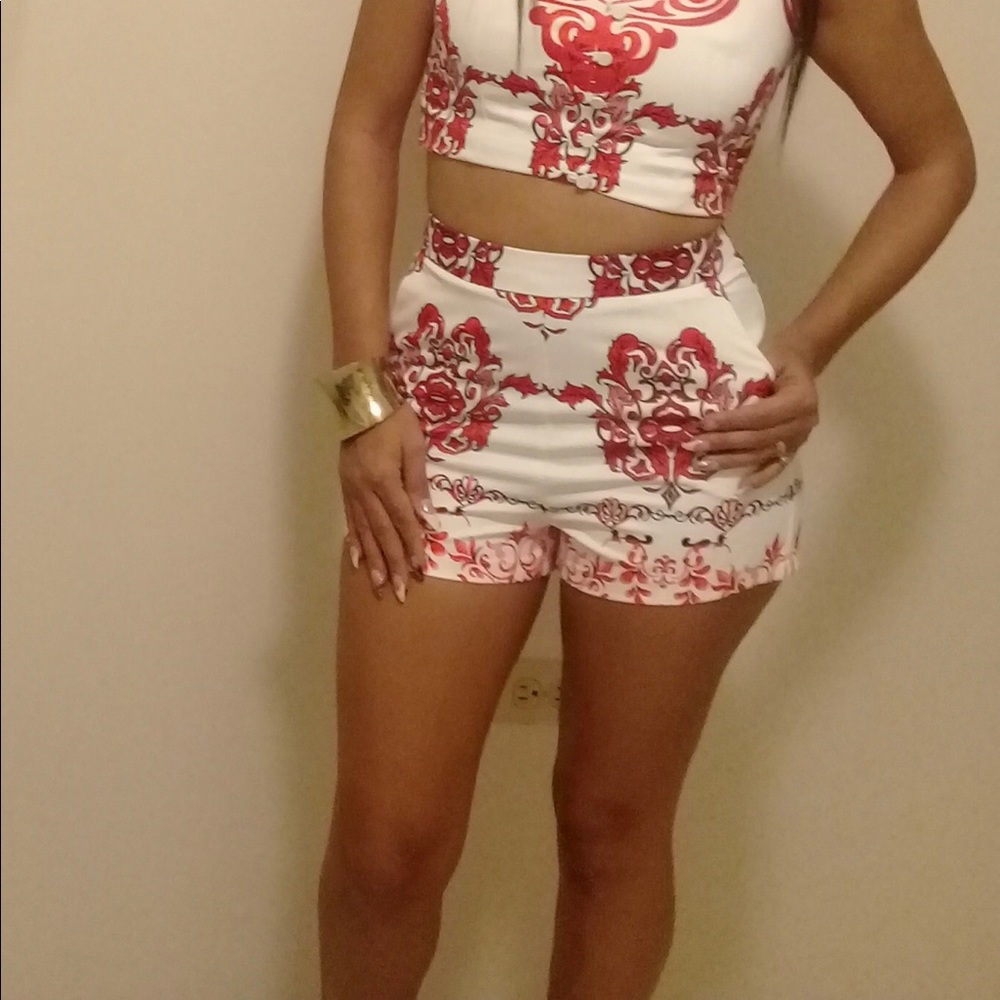 Top & short set - Picture 2 of 3